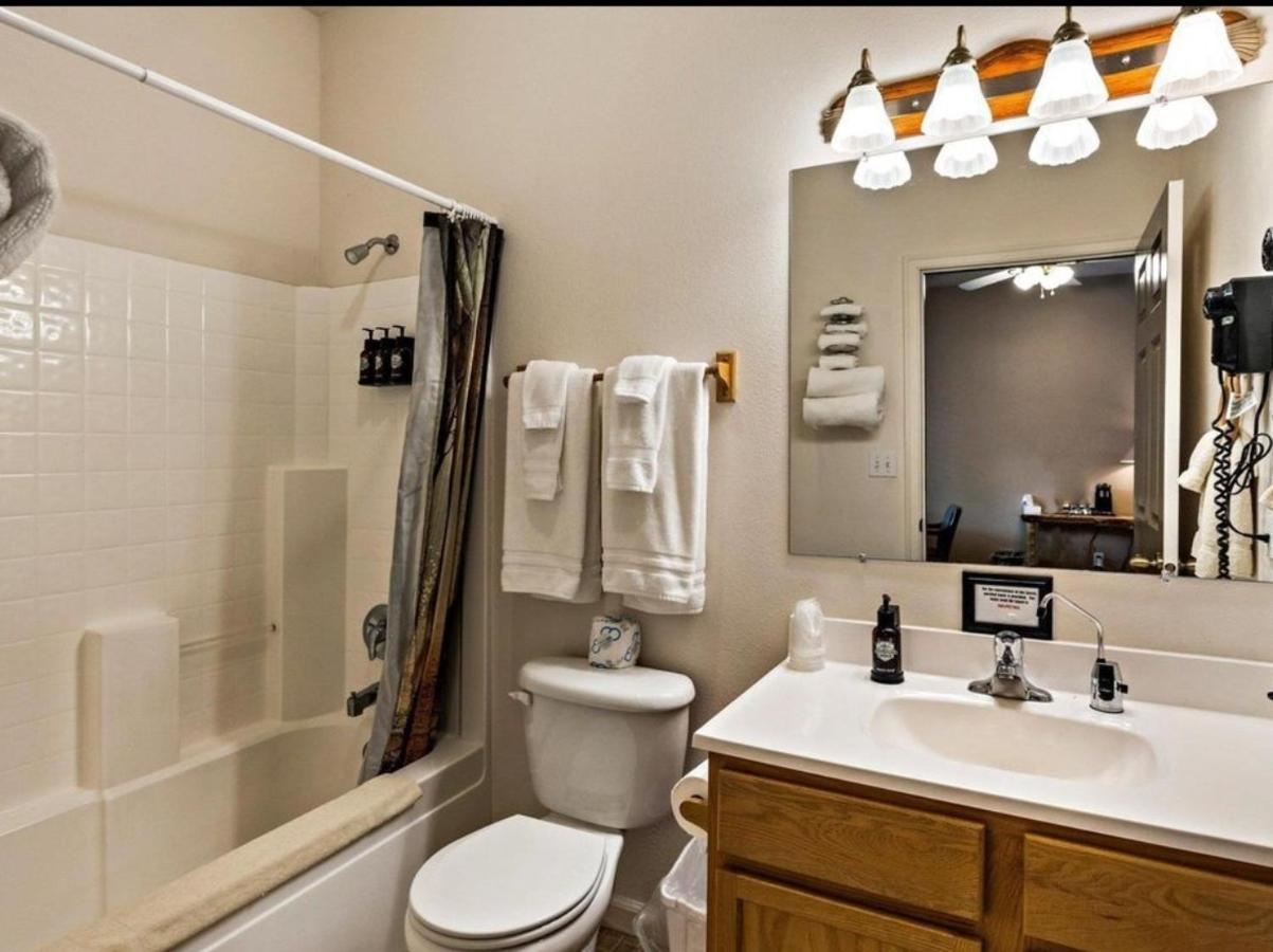 Southfork Lodge - Riverside Inn Lowman Экстерьер фото