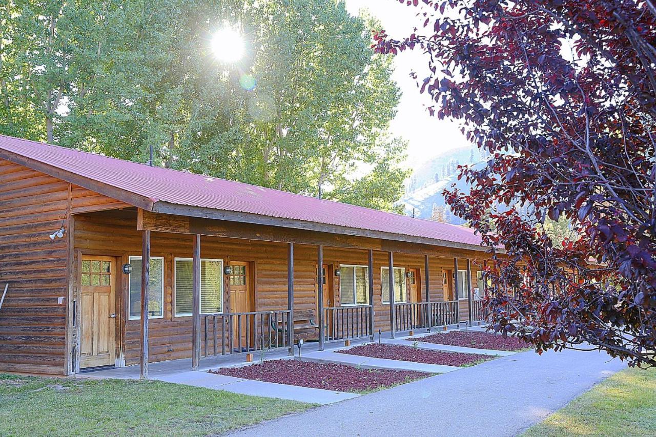 Southfork Lodge - Riverside Inn Lowman Экстерьер фото
