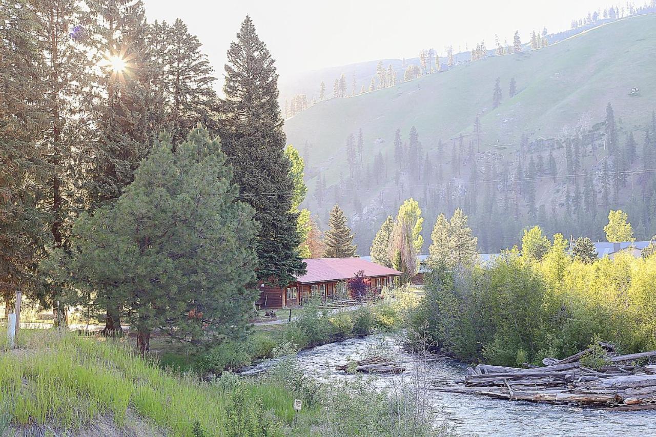 Southfork Lodge - Riverside Inn Lowman Экстерьер фото