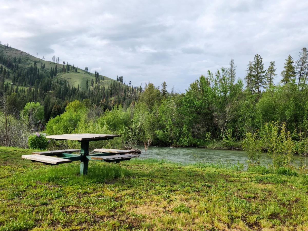 Southfork Lodge - Riverside Inn Lowman Экстерьер фото