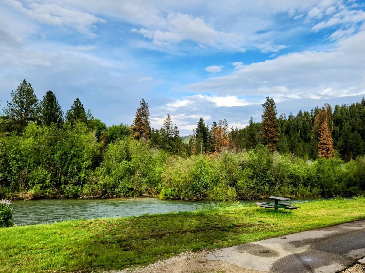 Southfork Lodge - Riverside Inn Lowman Экстерьер фото