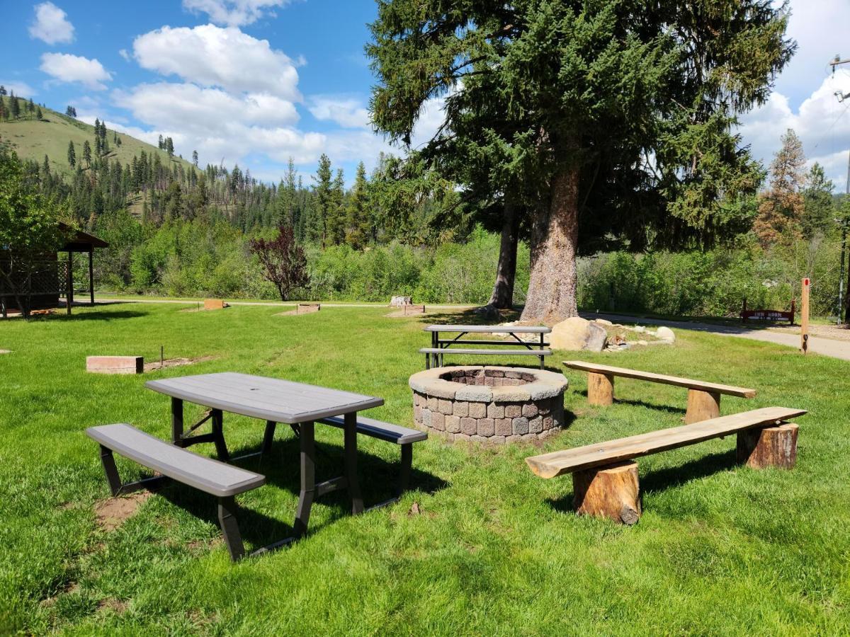Southfork Lodge - Riverside Inn Lowman Экстерьер фото